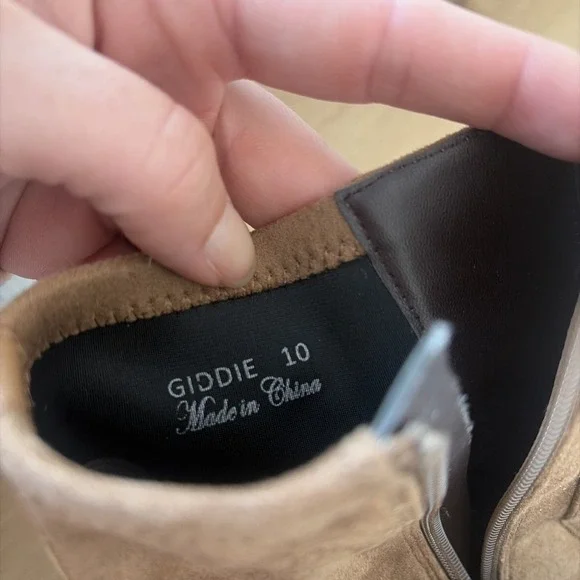 Donald Pliner Women's Giddie Heeled Ankle Booties Size 10 Brown Suede - Picture 6 of 10